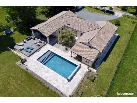 maison 7 pièces 235 m²