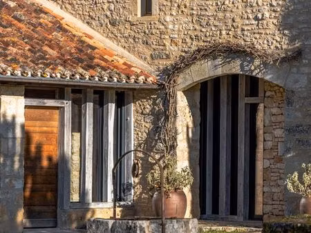 maison - propriété de caractère - 340m2 - 9 pièces principales - reconstruite à neuf - par