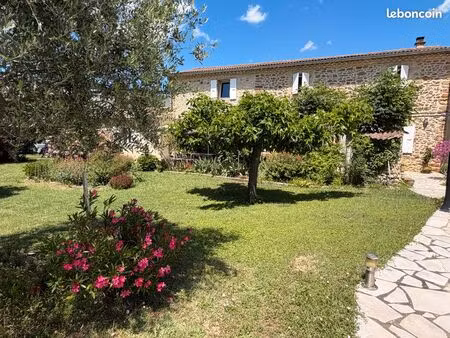 propriété en pierre 210 m2 avec piscine et jardin de 2690 m2