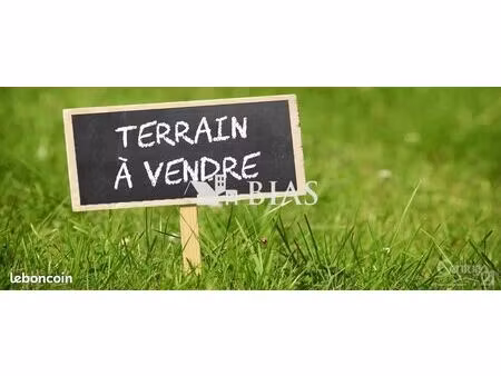 terrain 1781 m² éturqueraye