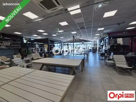 local commercial 1 105 m²