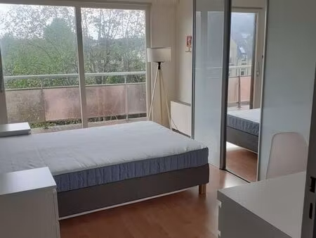 appartement lumineux avec balcon  cave et parking  proche gare  76.7m²