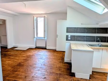 t2 bis quartier toulon  entièrement rénové  non meublé