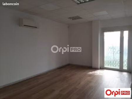 bureau 58 m²