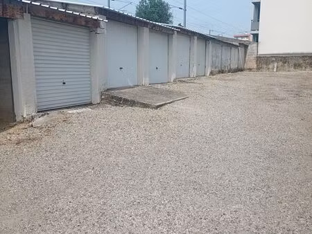 garage a loué