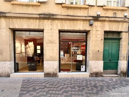charmante boutique à louer – rue piétonne - faible loyer