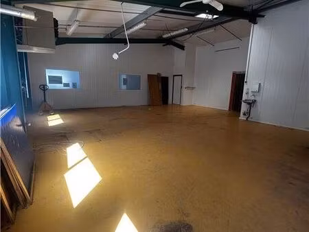 local 458 m² nyons