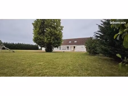 élégante propriété familiale de 180 m² sur plus de 4 000 m² de terrain ?
