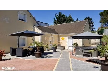 propriété 6 pièces 220 m²