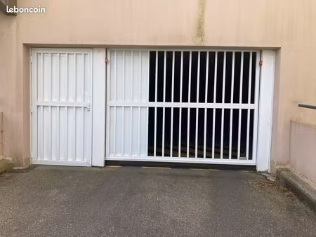 vends garage/box fermé brest