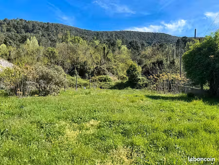 terrain 593 m² le martinet
