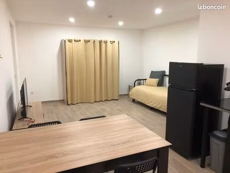 studio 32 m2 refait à neuf proche parking