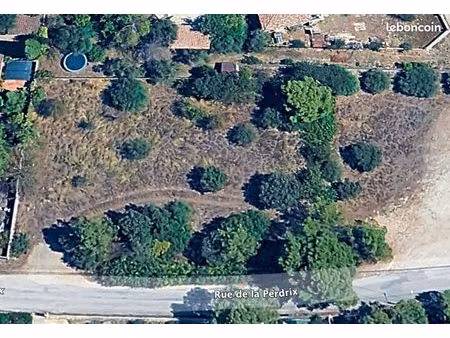 terrain à bâtir uchaud - 569 m2 - libre constructeur