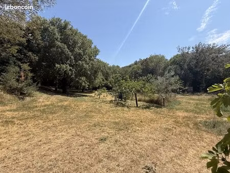 terrain 1647 m² sainte-anastasie