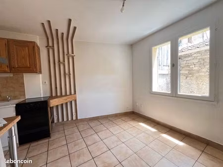 gallargues-le-montueux charmant triplex de 36 m2