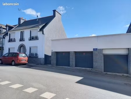 carhaix centre maison de 6 pieces sur s/sol complet avec 3 garages terrain de 330m²
