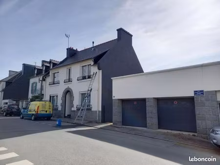 carhaix centre maison de six pieces sur sous -sol avec 3 grands garages
