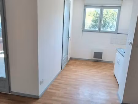 t2 meublé 49 m² avec balcon et parking privé