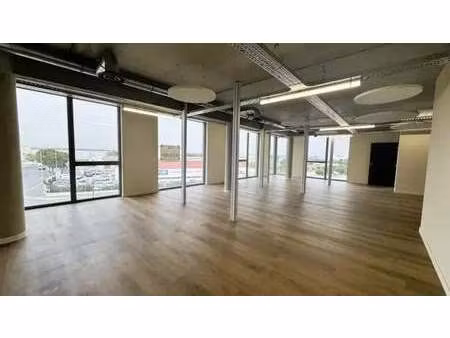 location bureaux 144 m²