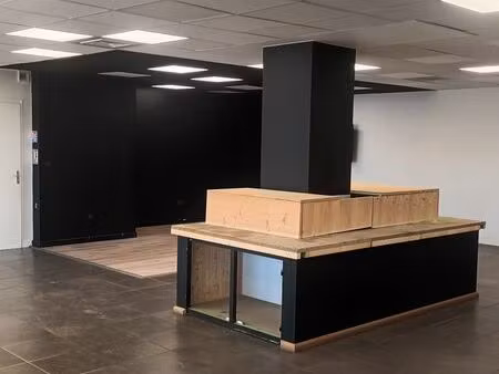 local commercial castelnau