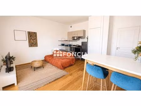 t2 de charme – immeuble ancien réhabilité – ascenseur – traversant – prestations haut de g