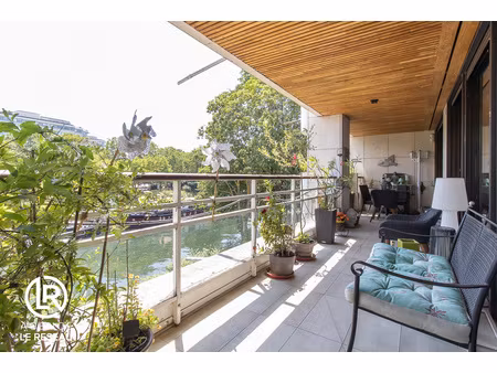 appartement lumineux avec terrasse situé sur l'ile de la jat