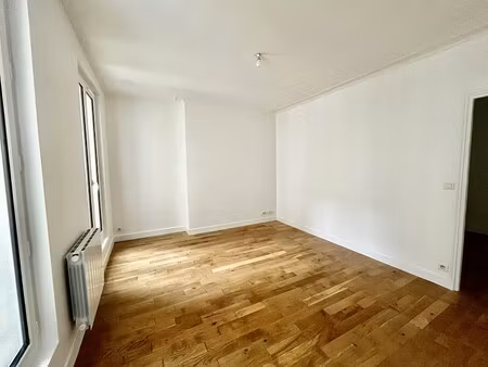 a louer 47.22m² paris viième sevres vaneau