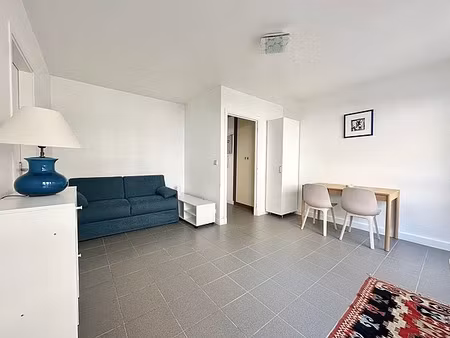 studio meublé avec ascenseur et cave