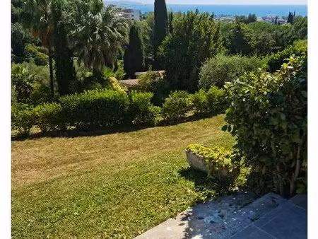 deux pièces de 42m² avec 10m²  garage et piscine