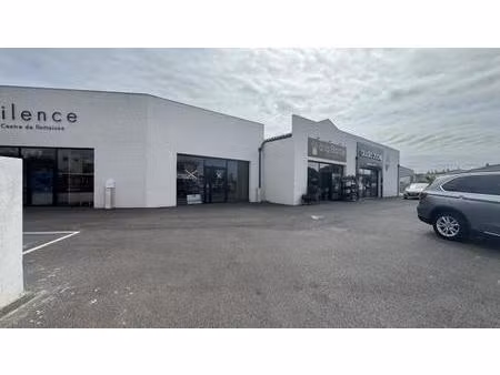 location commerce saint esteve 66240 154m²