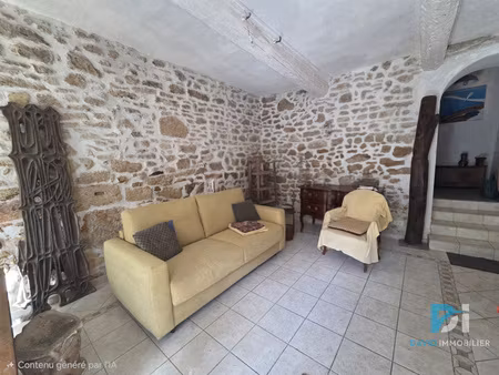 maison de village avec balcon et terrasse tropézienne