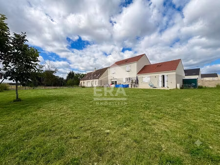 maison - 140 m² habitables - 4 chambres - 860 m² de jardin.