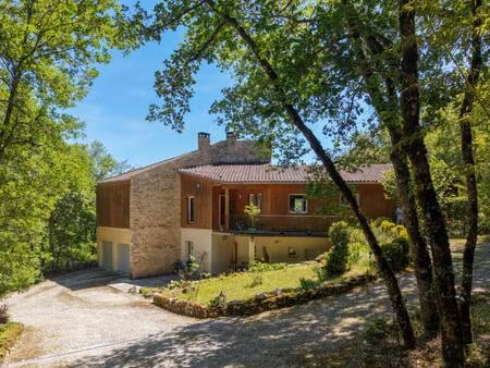 secteur gourdon - au calme  spacieuse maison contemporaine avec piscine sur 1ha boisé