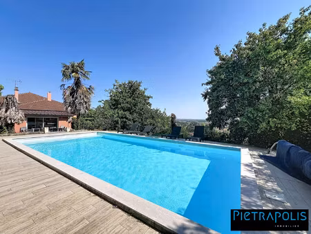 maison avec piscine sur 1682m² de terrain