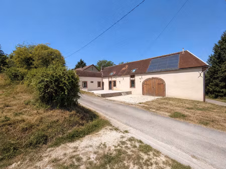sur la commune de st aubin-château-neuf  maison de 157m2 hab