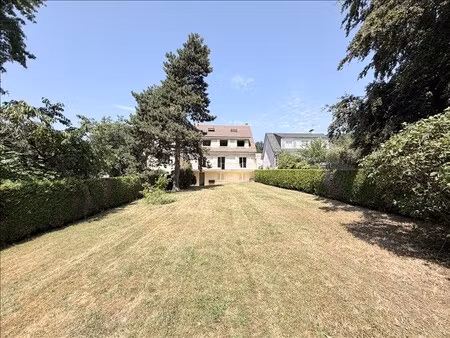 maison - 178 m2 - 6 pièces - non meublé