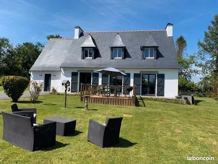 superbe maison rénovée – 5 chambres – 5 073 m² de terrain – monts d'arrée