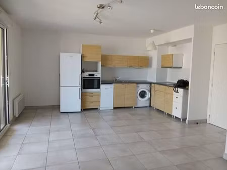 appartement t2 45.86m2 habitable + terrasse 11.19m2