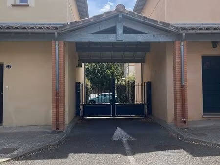 place de parking couverte