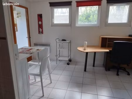 studio en face à la fac droit  sciences po...