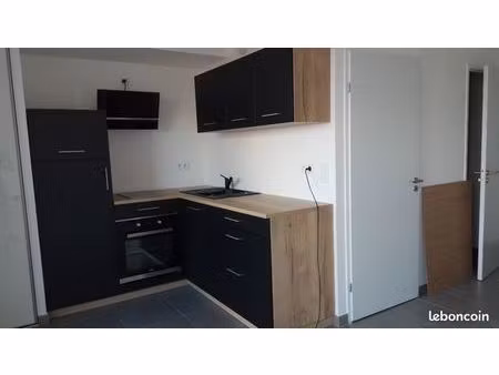 a louer - grand t1 de 36 m2 avec balcon -lyon 7- metro jean -jaures ro