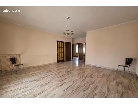 maison deux faces de 75m2 grand garage t3