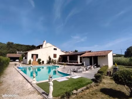 villa 5 chambres / piscine