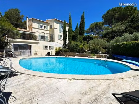 bastide provençale et appartement indépendant générant des revenus