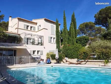 bastide provençale et appartement indépendant générant des revenus