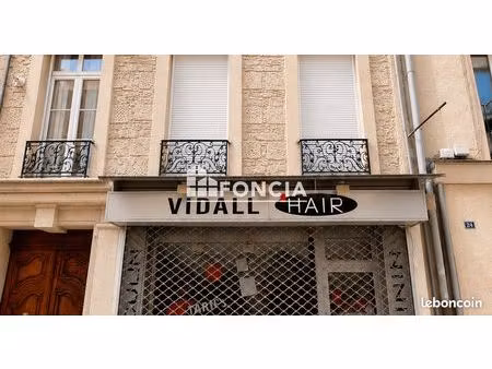 local de caractère au cœur du centre historique de bagnols sur ceze
