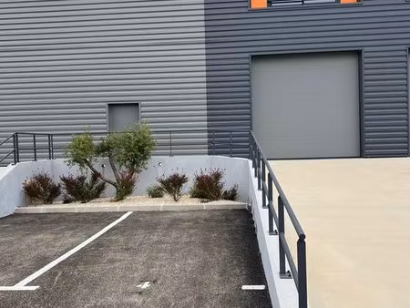 vente : local activité 310 m²
