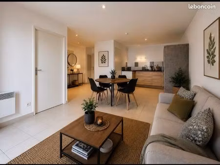 t2 bis 3ème étage avec ascenseur  terrasse et 2 places parking sous sol  bagnols-sur-ceze