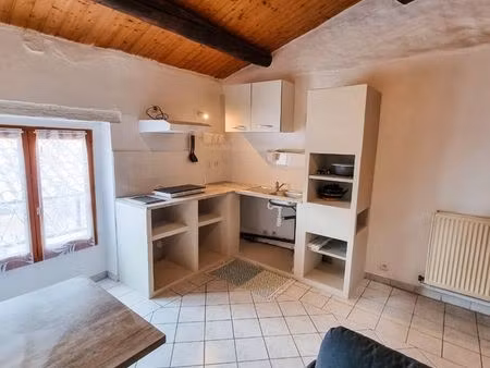 à louer – t2 meublé avec mezzanine 35 m2– centre-ville de bagnols-sur-cèze