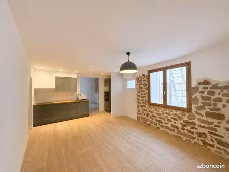apparemment 74m2 avec cours 25m2